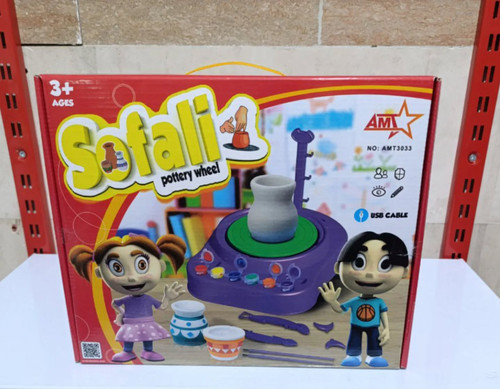 چرخ سفالگری با گل رس