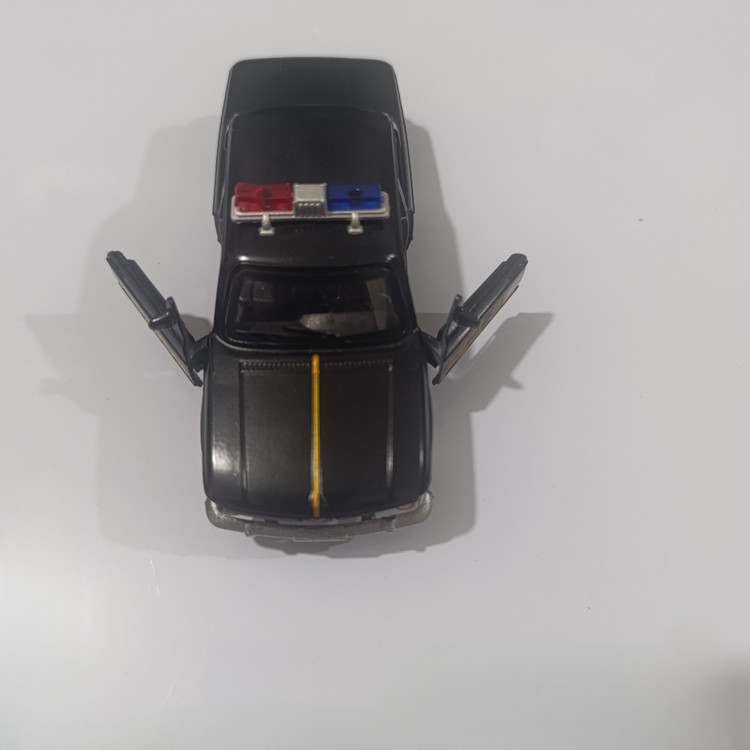 ماشین فلزی عقب کش پلیس قدیمی