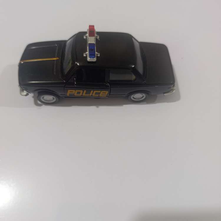 ماشین فلزی عقب کش پلیس قدیمی